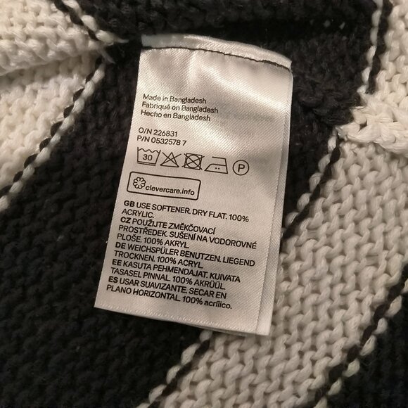 H&M  Black & White Striped V-Neck Sweater Size XS - Picture 3 of 6